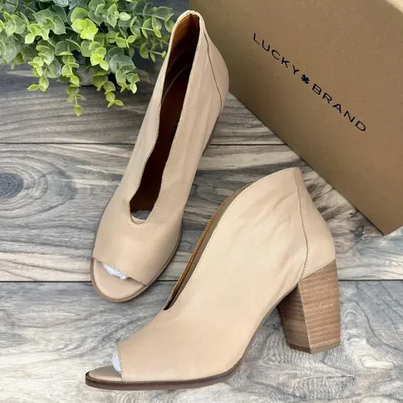 NIB Lucky Brand Joal 9M Leather Deep Notch Open Toe Pump Bootie Shootie Stone - Picture 1 of 12